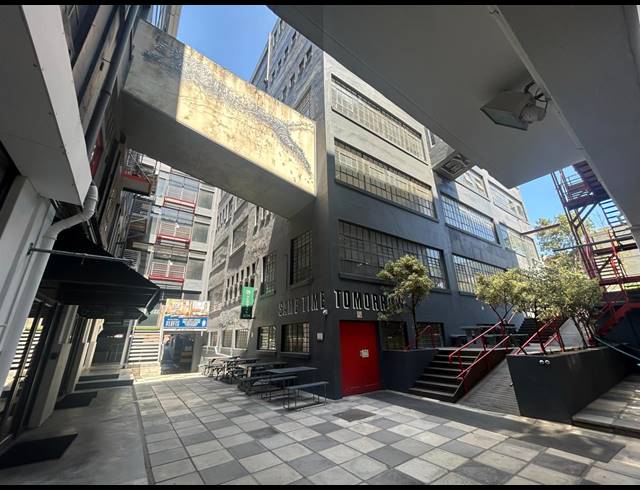 124M² BUILDING TO LET IN WOODSTOCK